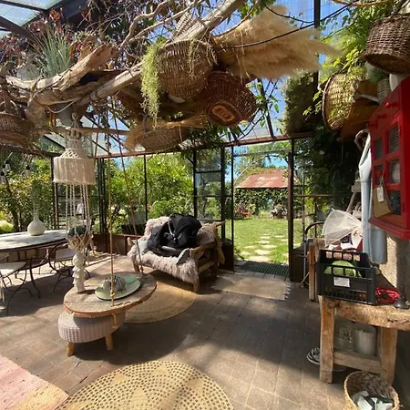 La Maison Du Bonheur Bed & Breakfast